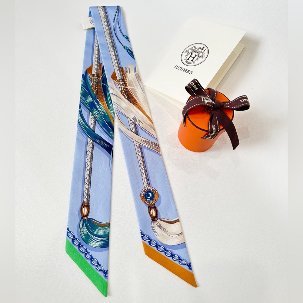 HERMES SILK TWILLY. NEE IN BOX